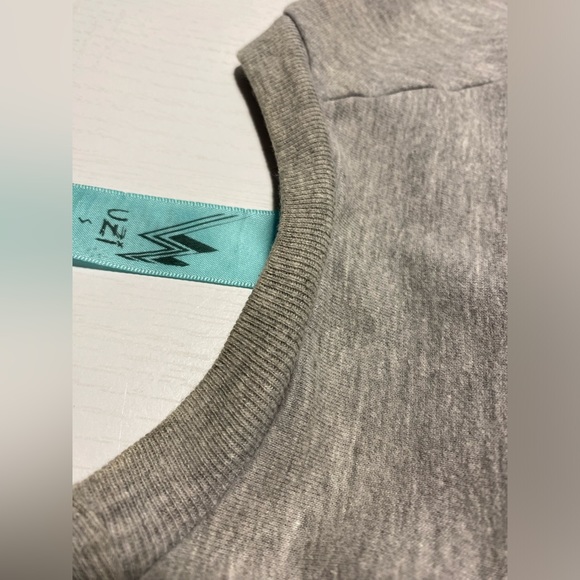 Uzi NYC Sweater - Picture 5 of 6